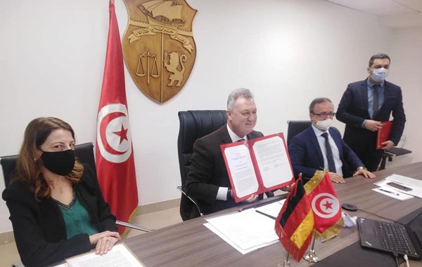 السيد علي الكعلي ووزيرة الشوؤن الأوروبية لمقاطعة بافاريا يوقعان على برنامج العمل للفترة 2019-2022